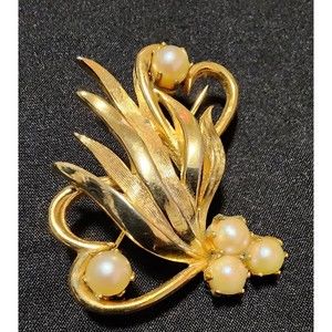 Flower Brooch Gold Tone Faux Pearl Decorative Pin For Suit Lapel Costume Jewelry